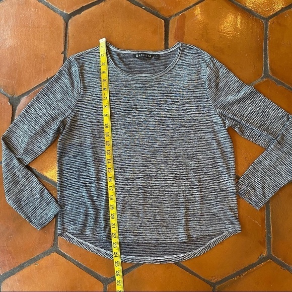 Athleta Striped Breezy Long Sleeve Top Size Small Open Back Cutout Pullover Gray - Picture 6 of 9